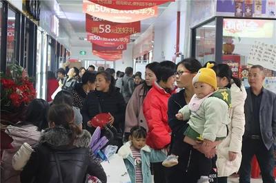 懷化義烏小商品城開(kāi)業(yè) 5小時(shí)客流超十萬(wàn)